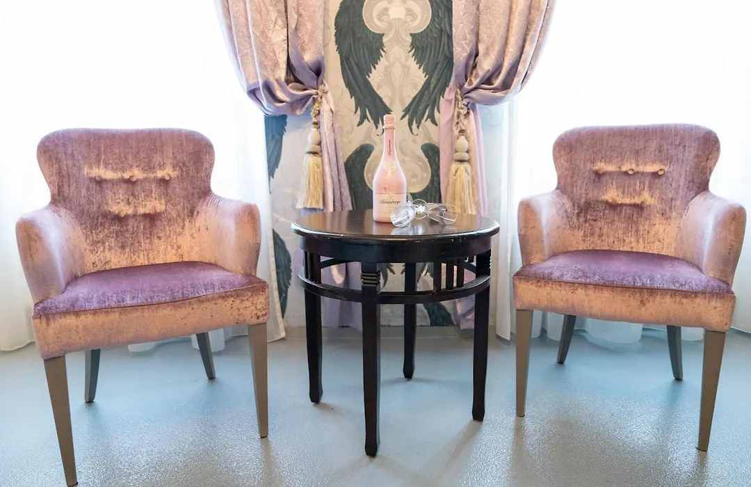 Hotel Urania-1